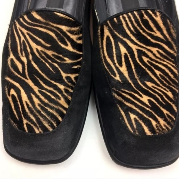 Stuart Weitzman slip on tiger - Picture 3 of 8